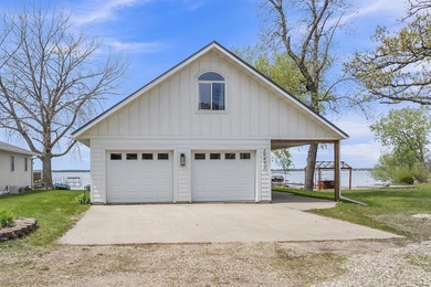 Come check out your sweet Big Spirit Lake getaway! This home is - photo 3