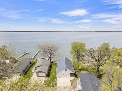 Come check out your sweet Big Spirit Lake getaway! This home is - photo 4