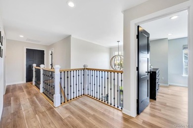 Welcome to 25 Maidstone Lane in Wading River-an exceptional - photo 22
