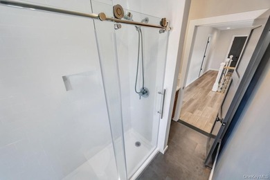 Welcome to 25 Maidstone Lane in Wading River-an exceptional - photo 31