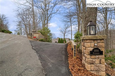 What an amazing view! Nestled in the very pinnacle of Hound Ears - photo 2
