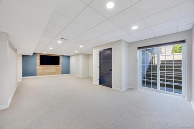 Welcome to 25 Maidstone Lane in Wading River-an exceptional - photo 36