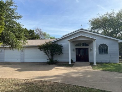 Lake Whitney Home For Sale in Clifton Texas