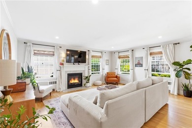 Beautifully updated 1947 Cape Cod set on a quiet cul-de-sac in - photo 11