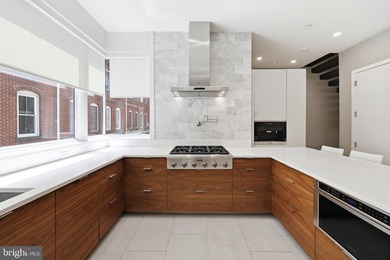 Welcome to this beautifully maintained, 10-year-young townhouse - photo 12
