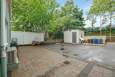THREE APARTMENTS - Building officially classified as a - photo 16