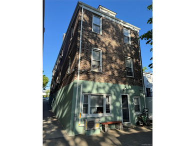 THREE APARTMENTS - Building officially classified as a - photo 17