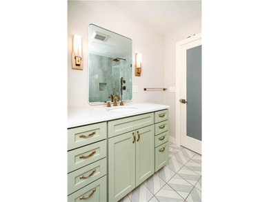 Beautifully updated 1947 Cape Cod set on a quiet cul-de-sac in - photo 19