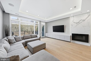 Welcome to this beautifully maintained, 10-year-young townhouse - photo 21
