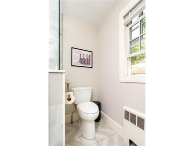 Beautifully updated 1947 Cape Cod set on a quiet cul-de-sac in - photo 22