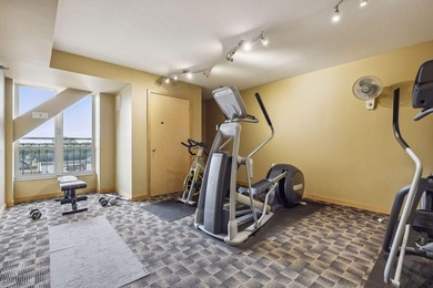 Enjoy elevated urban living in this light filled, freshly - photo 26