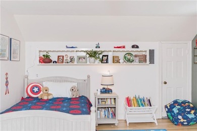 Beautifully updated 1947 Cape Cod set on a quiet cul-de-sac in - photo 28
