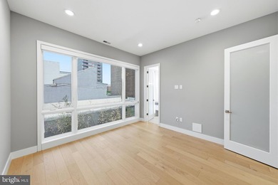 Welcome to this beautifully maintained, 10-year-young townhouse - photo 29