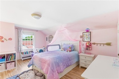 Beautifully updated 1947 Cape Cod set on a quiet cul-de-sac in - photo 31