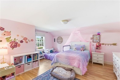 Beautifully updated 1947 Cape Cod set on a quiet cul-de-sac in - photo 32