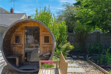 Beautifully updated 1947 Cape Cod set on a quiet cul-de-sac in - photo 36