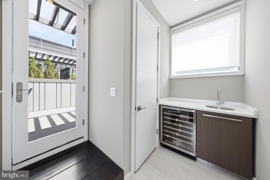 Welcome to this beautifully maintained, 10-year-young townhouse - photo 43