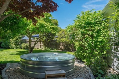 Beautifully updated 1947 Cape Cod set on a quiet cul-de-sac in - photo 44