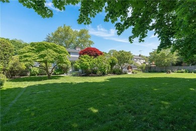 Beautifully updated 1947 Cape Cod set on a quiet cul-de-sac in - photo 45