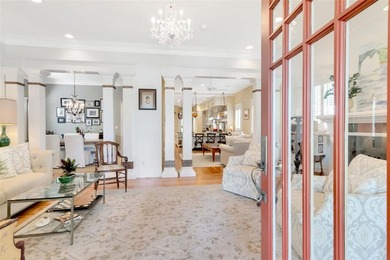 Located in the heart of historic Hyde Park, this beautifully - photo 3