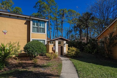Rare end-unit condo in Summer House, offering exceptional - photo 3