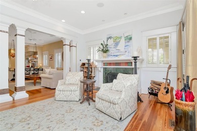 Located in the heart of historic Hyde Park, this beautifully - photo 4
