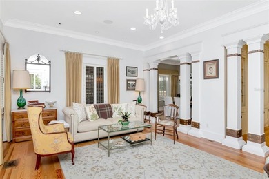 Located in the heart of historic Hyde Park, this beautifully - photo 5