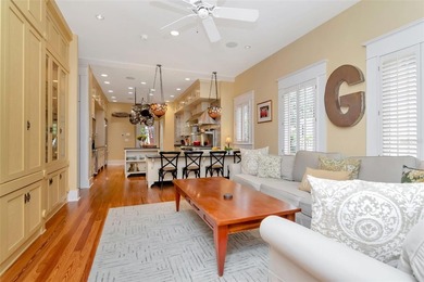 Located in the heart of historic Hyde Park, this beautifully - photo 6