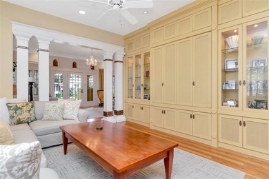 Located in the heart of historic Hyde Park, this beautifully - photo 7