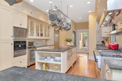 Located in the heart of historic Hyde Park, this beautifully - photo 9