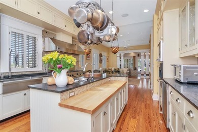 Located in the heart of historic Hyde Park, this beautifully - photo 10