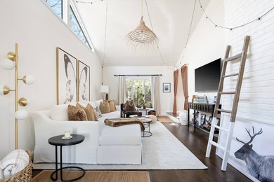 Beautifully renovated home in the desirable waterfront community - photo 15