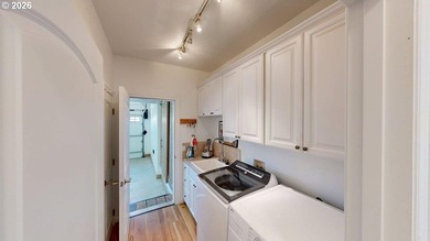 Coastal Luxury with Deeded Beach Access. Experience exceptional - photo 15