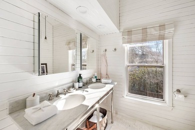 Beautifully renovated home in the desirable waterfront community - photo 27
