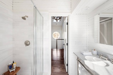 Beautifully renovated home in the desirable waterfront community - photo 28