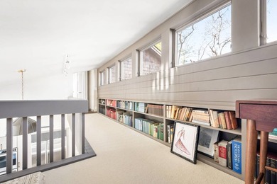 Beautifully renovated home in the desirable waterfront community - photo 31