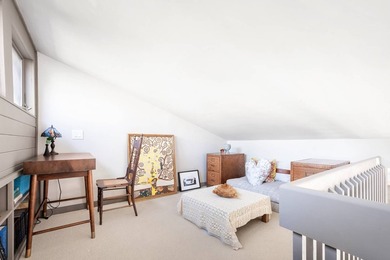 Beautifully renovated home in the desirable waterfront community - photo 32