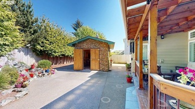 Coastal Luxury with Deeded Beach Access. Experience exceptional - photo 33
