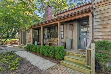Beautifully renovated home in the desirable waterfront community - photo 36