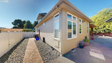 Coastal Luxury with Deeded Beach Access. Experience exceptional - photo 39
