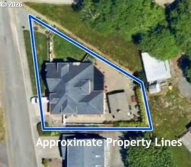 Coastal Luxury with Deeded Beach Access. Experience exceptional - photo 41