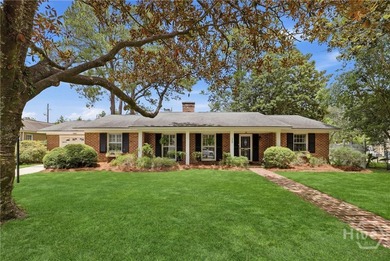 Nestled beneath the canopy of a majestic, mature magnolia tree - photo 1