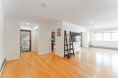 This Beautiful 1 bedroom and 1 bath in a prime location and on - photo 4