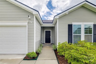 This move-in ready, one-level split-bedroom home in Spring Lakes - photo 3