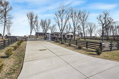 Horse Lover's Dream on 10.8 Acres - Turn-Key Equestrian Estate - photo 6