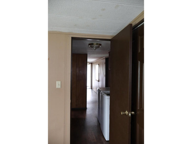 Welcome to this well-maintained in-town manufactured home - photo 27