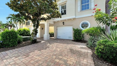 Lake Townhome/Townhouse For Sale in Sarasota, Florida