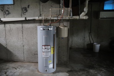Welcome to this well-maintained in-town manufactured home - photo 32
