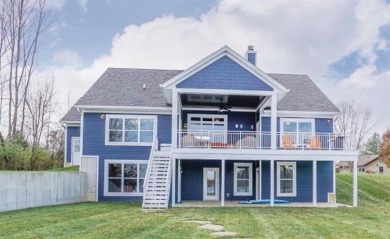 Amazing LARGE Lakefront Home SOLD - photo 2