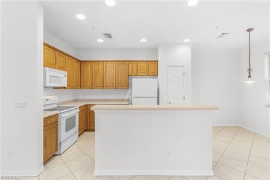 This beautiful 1st floor end unit condo features 3 bedrooms, 2 - photo 12